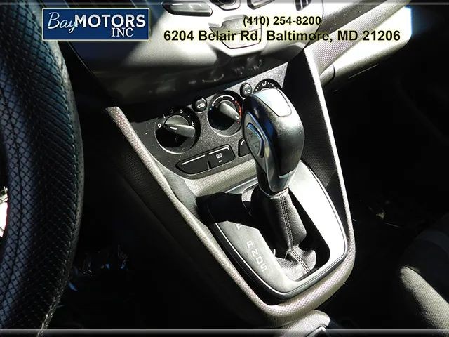 Ford Transit Connect Vehicle Full-screen Gallery Image 15