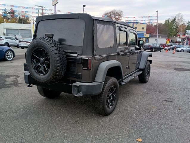 Jeep Wrangler Unlimited Vehicle Full-screen Gallery Image 3