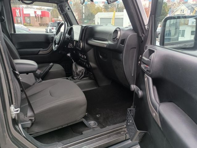 Jeep Wrangler Unlimited Vehicle Full-screen Gallery Image 6