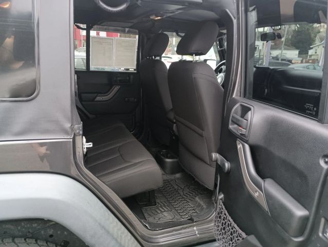 Jeep Wrangler Unlimited Vehicle Full-screen Gallery Image 8