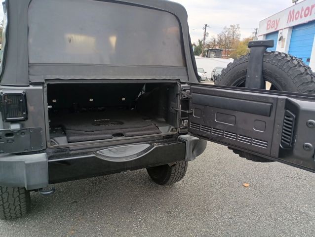 Jeep Wrangler Unlimited Vehicle Full-screen Gallery Image 9