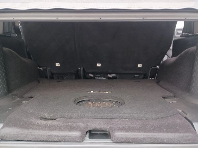 Jeep Wrangler Unlimited Vehicle Full-screen Gallery Image 10