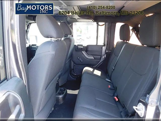 Jeep Wrangler Unlimited Vehicle Full-screen Gallery Image 11