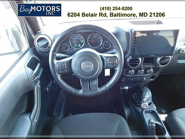 Jeep Wrangler Unlimited Vehicle Full-screen Gallery Image 12