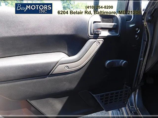 Jeep Wrangler Unlimited Vehicle Full-screen Gallery Image 13