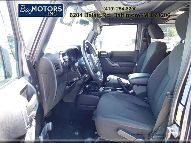 Jeep Wrangler Unlimited Vehicle Full-screen Gallery Image 14