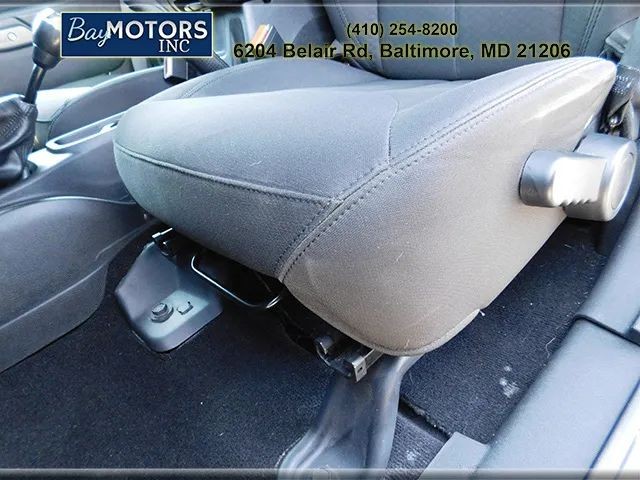 Jeep Wrangler Unlimited Vehicle Full-screen Gallery Image 15