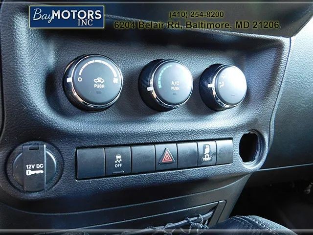 Jeep Wrangler Unlimited Vehicle Full-screen Gallery Image 19