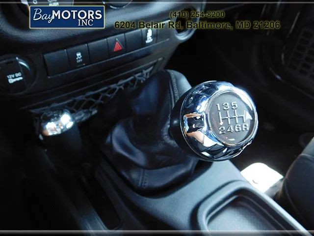 Jeep Wrangler Unlimited Vehicle Full-screen Gallery Image 20