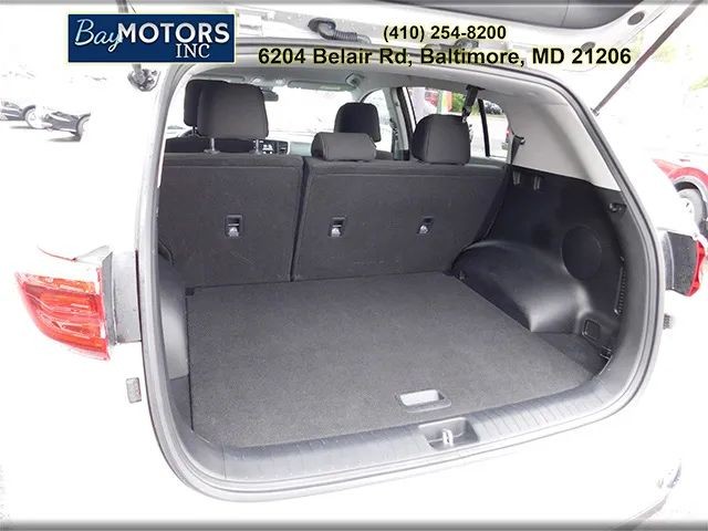 Kia Sportage Vehicle Full-screen Gallery Image 6