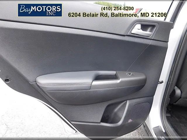 Kia Sportage Vehicle Full-screen Gallery Image 8