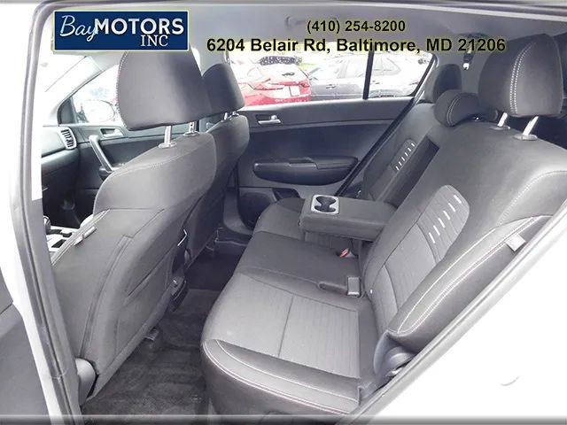 Kia Sportage Vehicle Full-screen Gallery Image 9