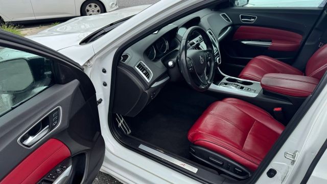 Acura TLX Vehicle Full-screen Gallery Image 5