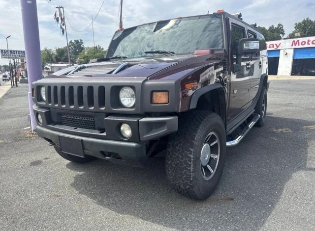 HUMMER H2 Vehicle Full-screen Gallery Image 2