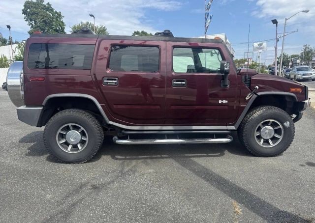 HUMMER H2 Vehicle Full-screen Gallery Image 7
