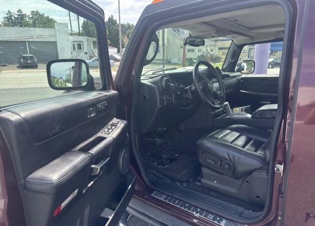 HUMMER H2 Vehicle Full-screen Gallery Image 9