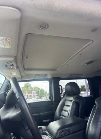 HUMMER H2 Vehicle Full-screen Gallery Image 11