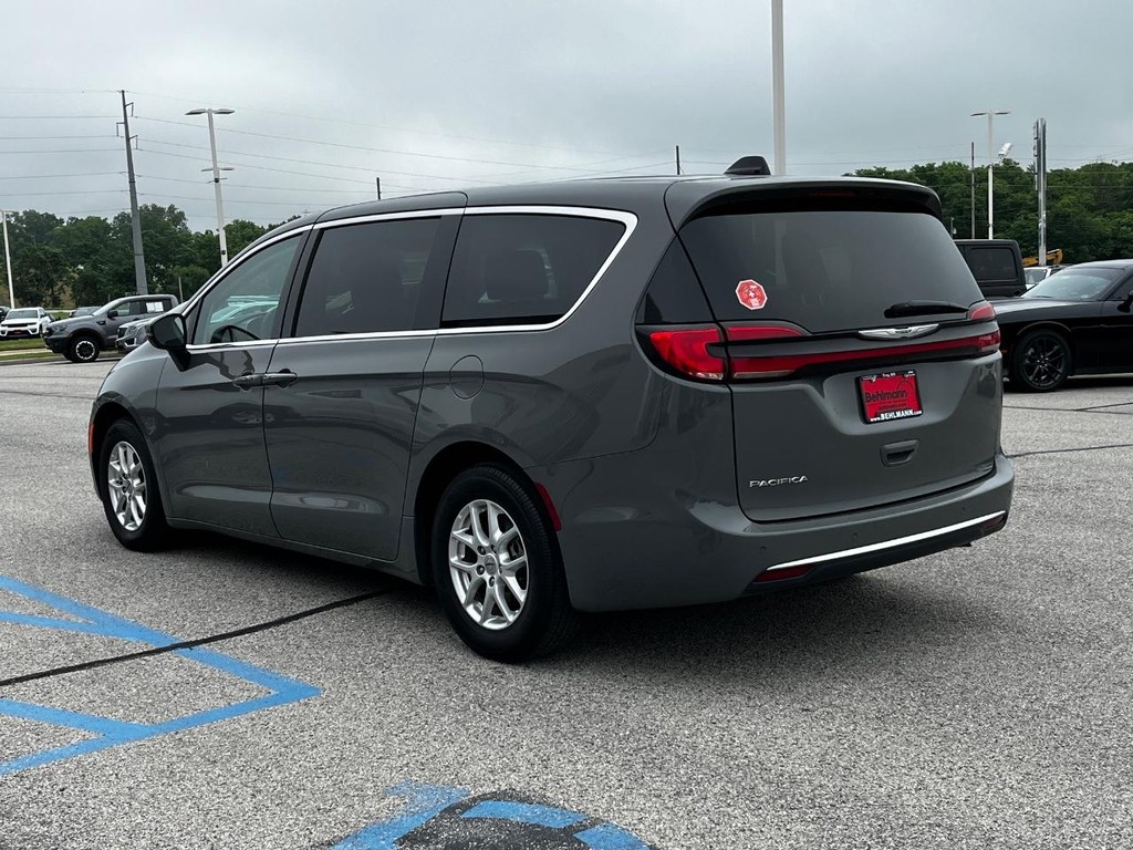 Chrysler Pacifica Vehicle Full-screen Gallery Image 06