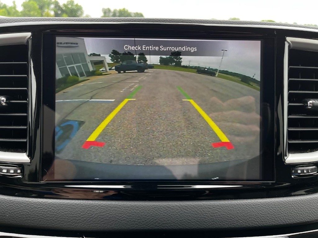 Chrysler Pacifica Vehicle Full-screen Gallery Image 22