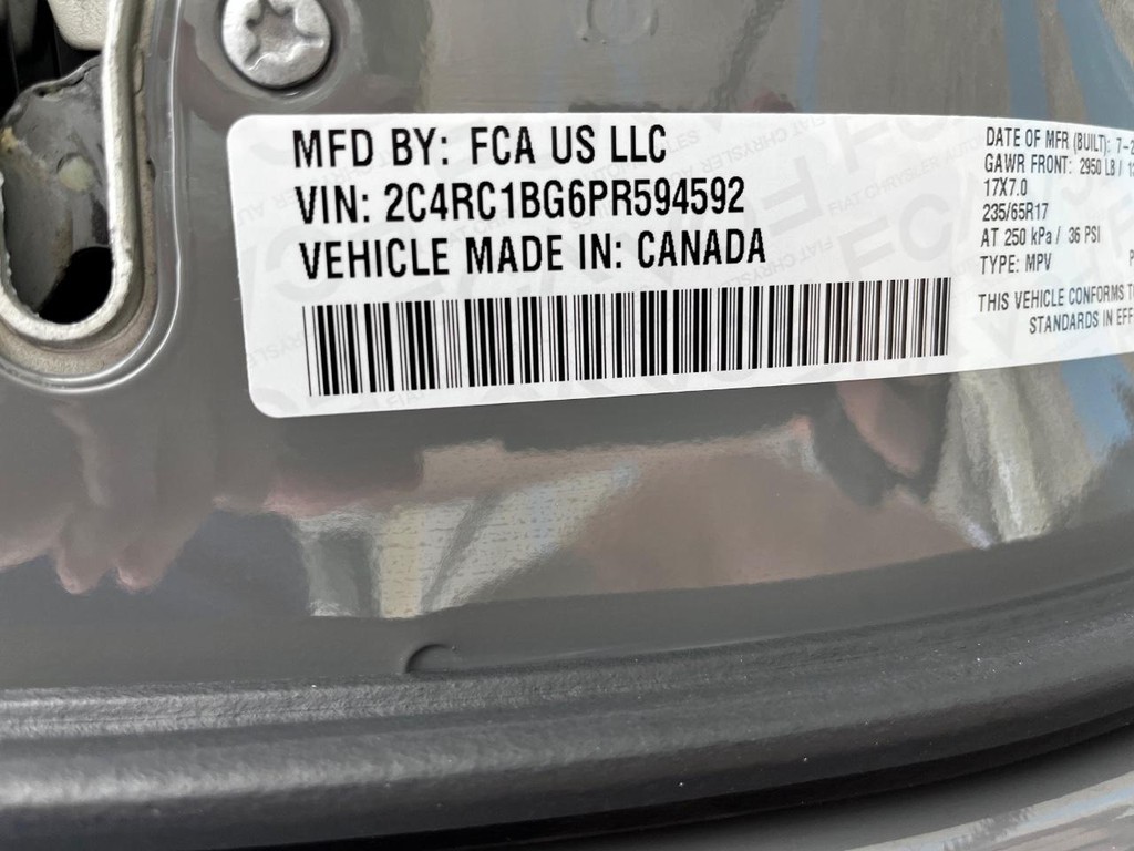 Chrysler Pacifica Vehicle Full-screen Gallery Image 23