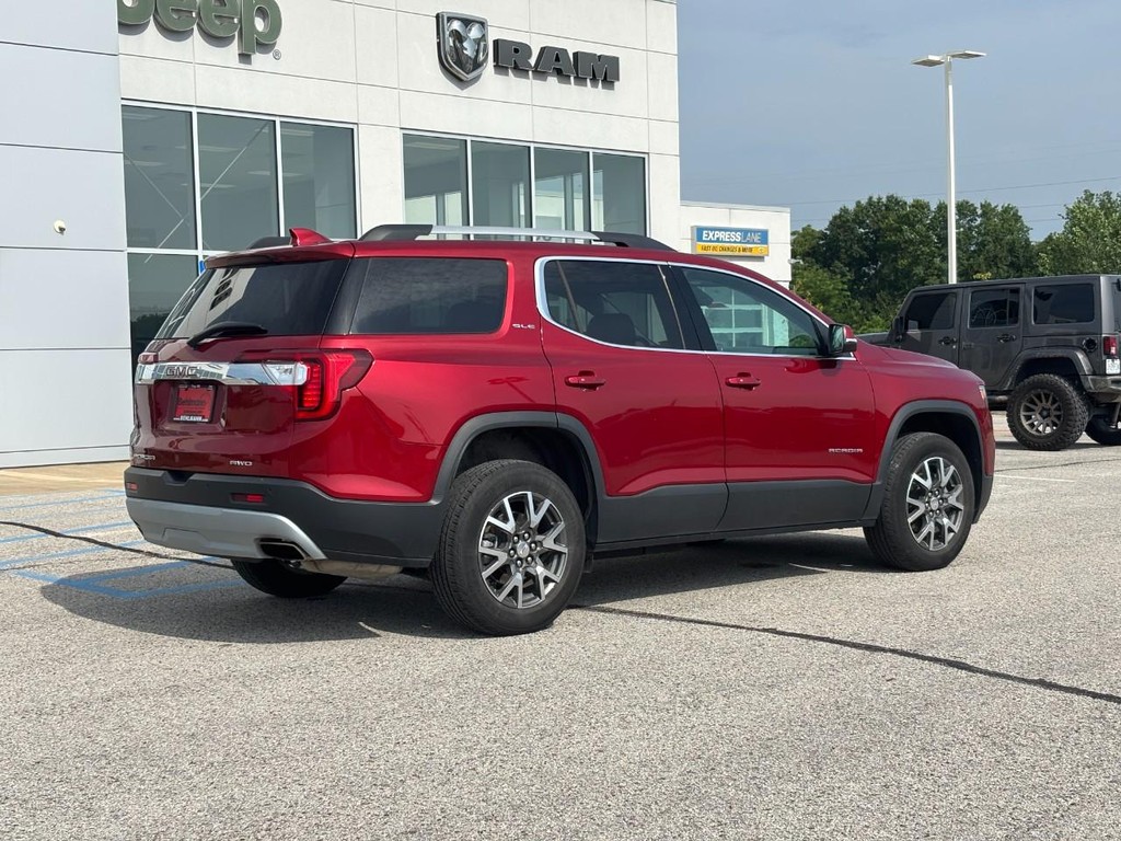GMC Acadia Vehicle Full-screen Gallery Image 03