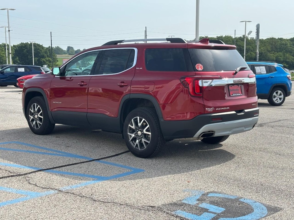 GMC Acadia Vehicle Full-screen Gallery Image 06