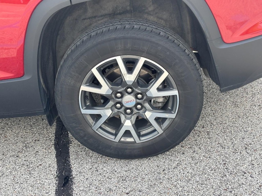 GMC Acadia Vehicle Full-screen Gallery Image 07