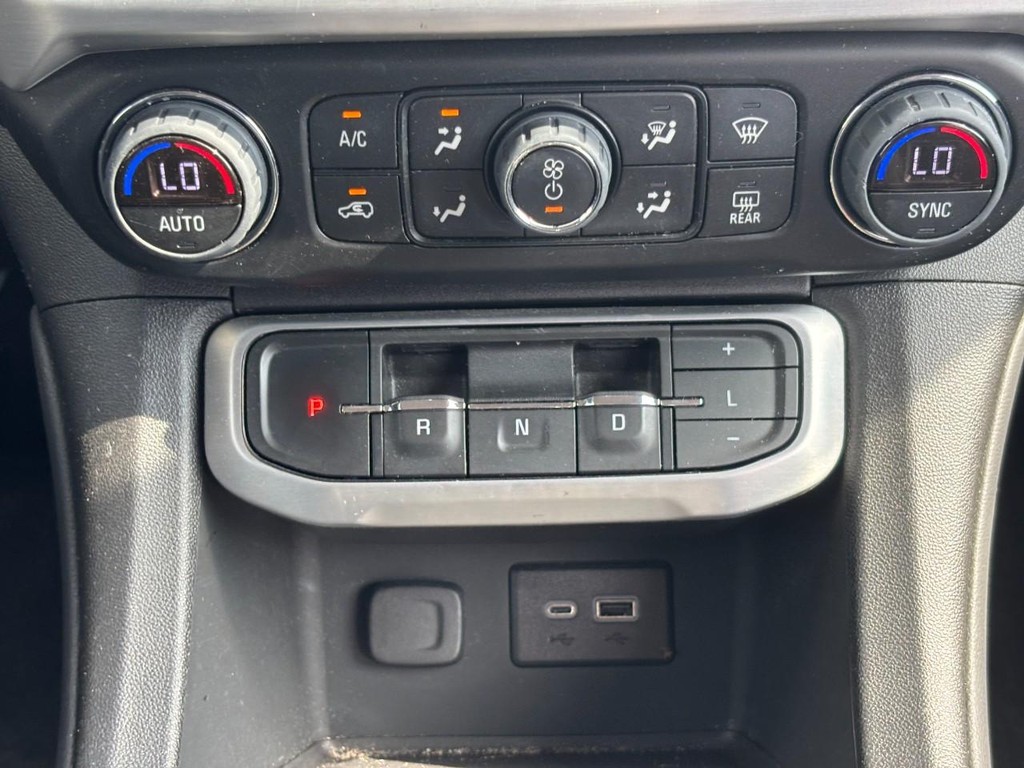 GMC Acadia Vehicle Full-screen Gallery Image 15