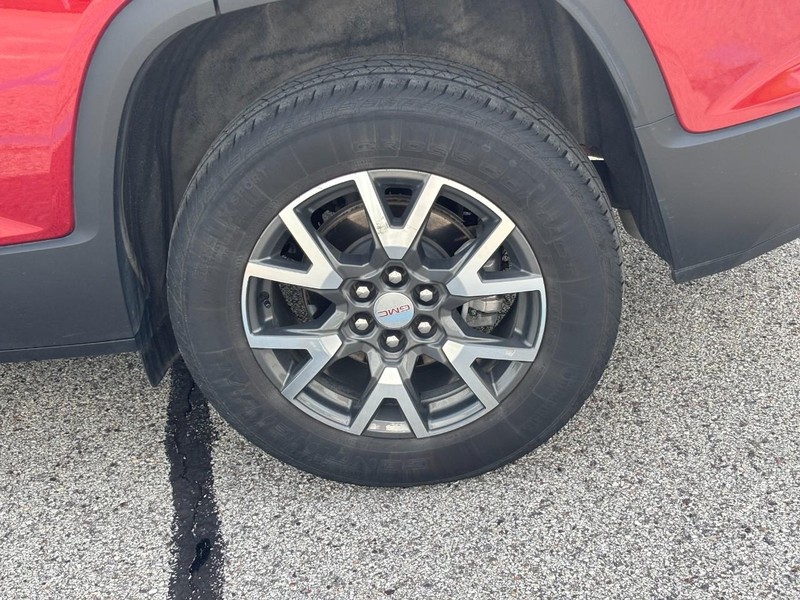 GMC Acadia Vehicle Full-screen Gallery Image 07