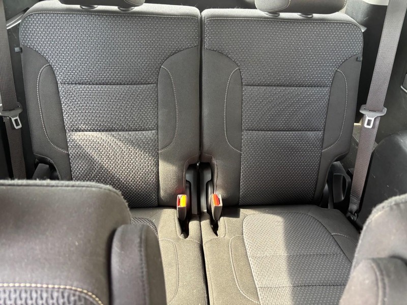 GMC Acadia Vehicle Full-screen Gallery Image 11