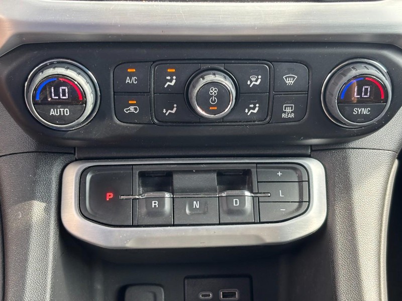 GMC Acadia Vehicle Full-screen Gallery Image 23