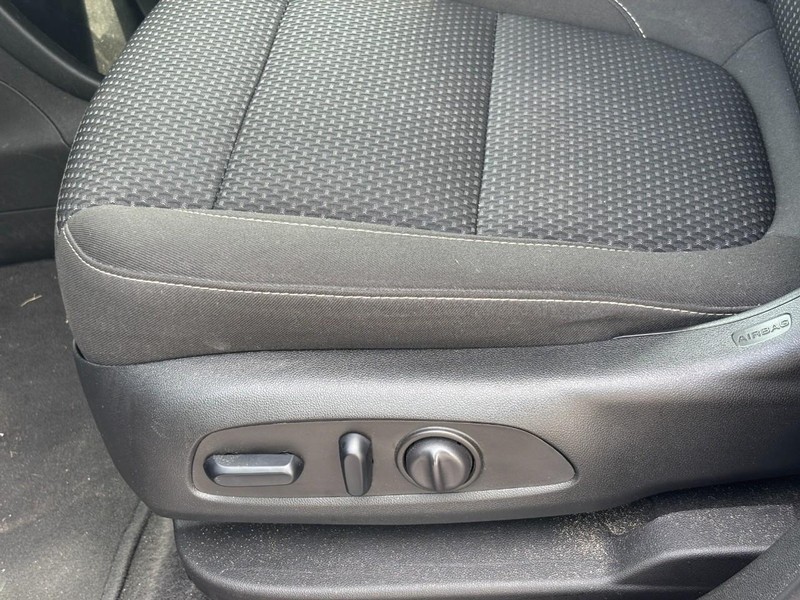 GMC Acadia Vehicle Full-screen Gallery Image 25