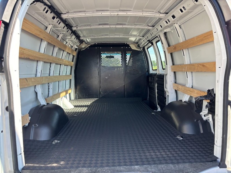 Chevrolet Express Cargo Van Vehicle Full-screen Gallery Image 04