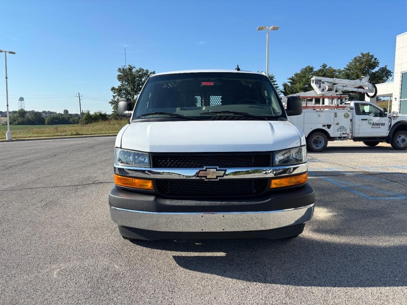 Chevrolet Express Cargo Van Vehicle Full-screen Gallery Image 09