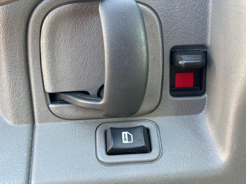 Chevrolet Express Cargo Van Vehicle Full-screen Gallery Image 16