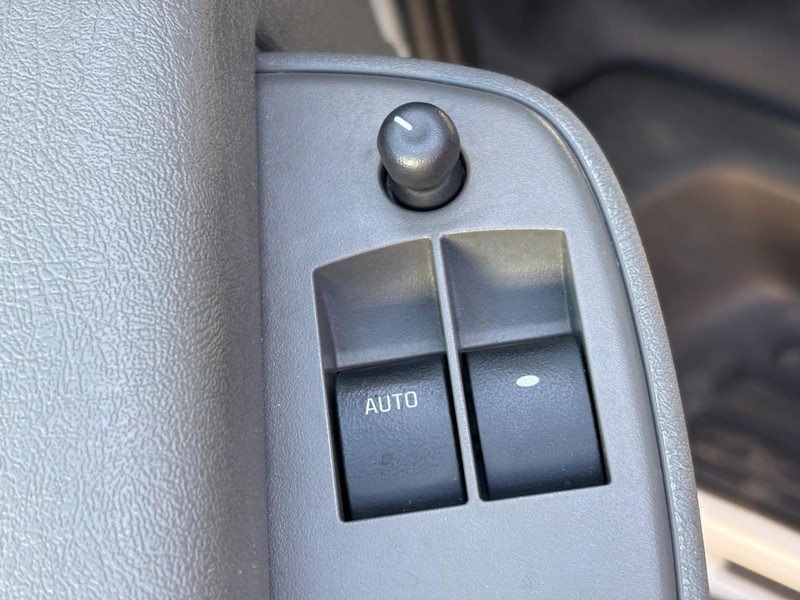 Chevrolet Express Cargo Van Vehicle Full-screen Gallery Image 17