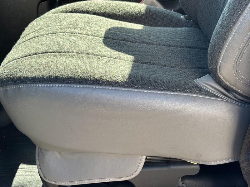 Chevrolet Express Cargo Van Vehicle Full-screen Gallery Image 18