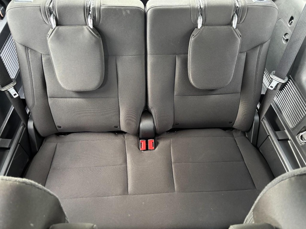 Ford Explorer Vehicle Full-screen Gallery Image 11