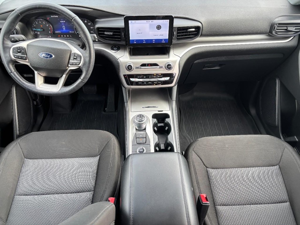 Ford Explorer Vehicle Full-screen Gallery Image 12