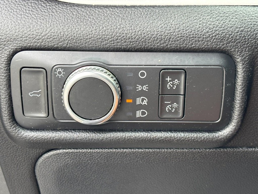 Ford Explorer Vehicle Full-screen Gallery Image 17