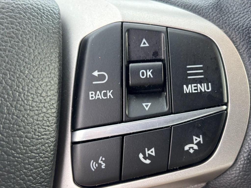 Ford Explorer Vehicle Full-screen Gallery Image 19