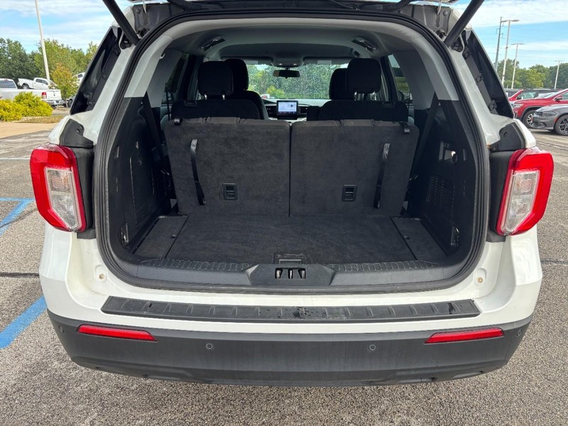 Ford Explorer Vehicle Full-screen Gallery Image 04