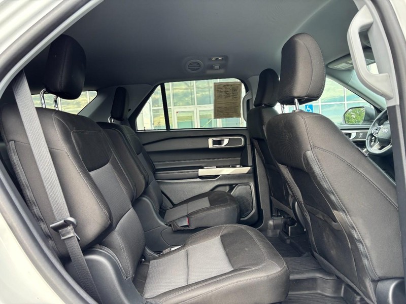 Ford Explorer Vehicle Full-screen Gallery Image 10