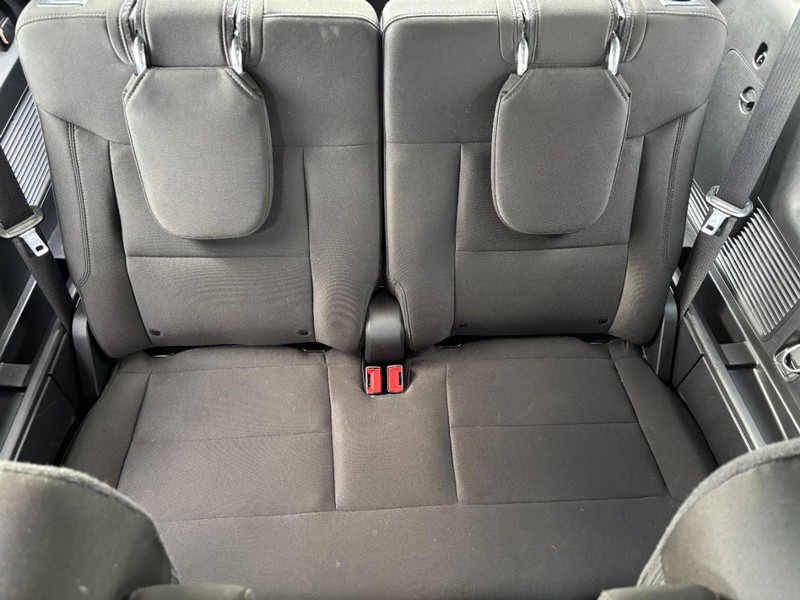 Ford Explorer Vehicle Full-screen Gallery Image 11