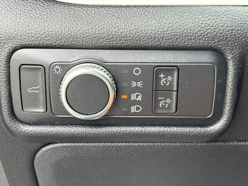 Ford Explorer Vehicle Full-screen Gallery Image 17