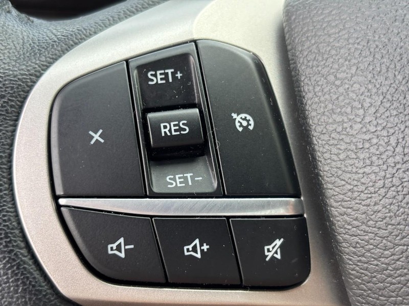 Ford Explorer Vehicle Full-screen Gallery Image 18