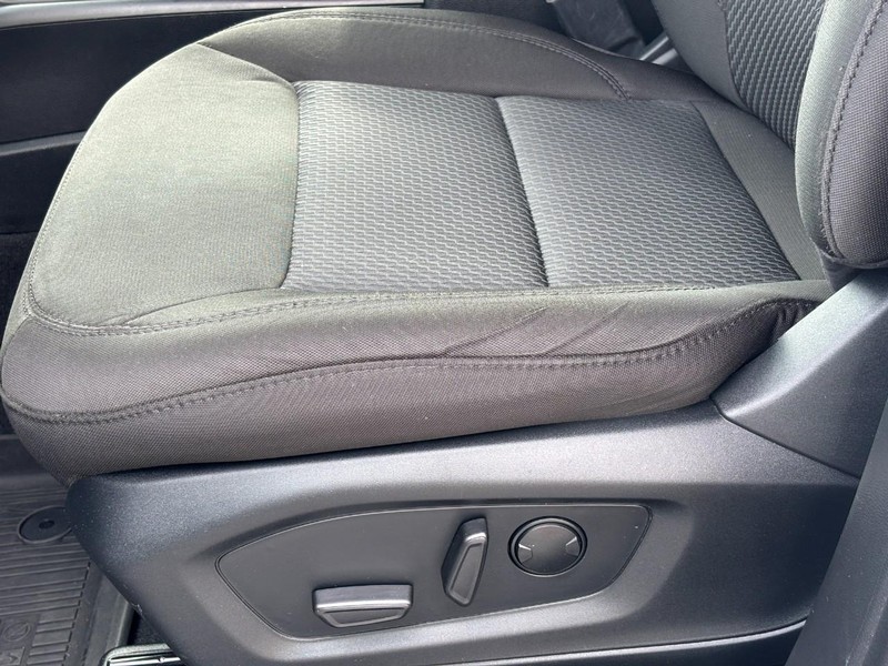 Ford Explorer Vehicle Full-screen Gallery Image 26