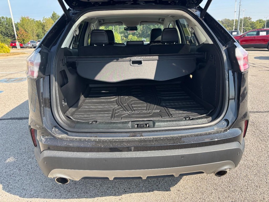 Ford Edge Vehicle Full-screen Gallery Image 04