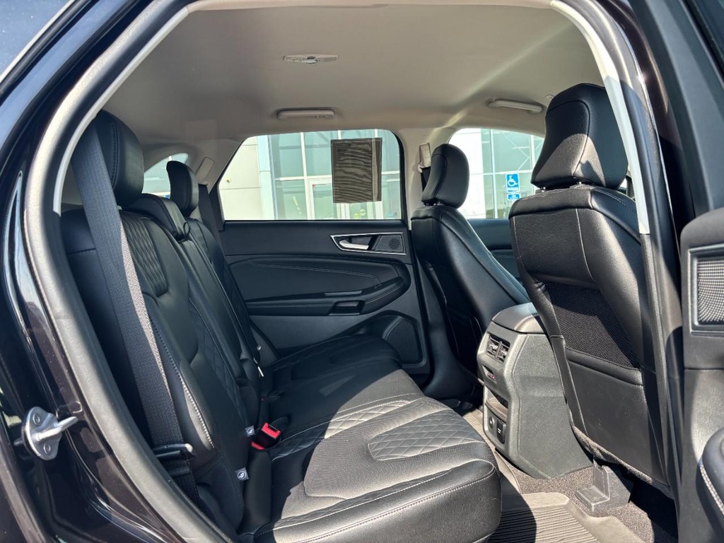 Ford Edge Vehicle Full-screen Gallery Image 08