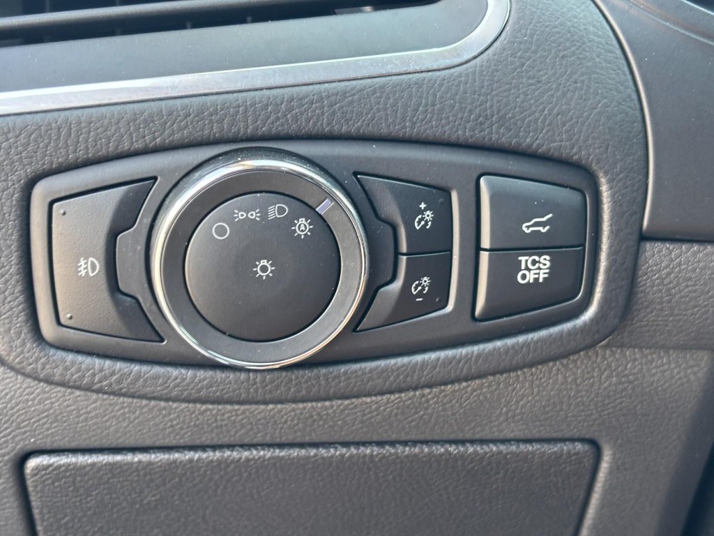 Ford Edge Vehicle Full-screen Gallery Image 14